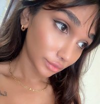 Tall model girl - escort in Colombo