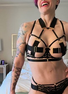 Mistress Natalie - dominatrix in Madrid Photo 7 of 8