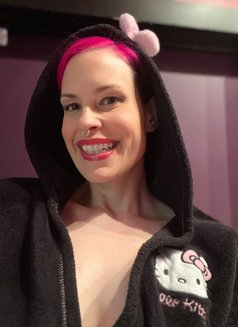 Mistress Natalie - dominatrix in Paris Photo 8 of 8