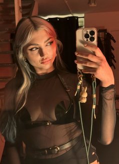 Mistress Oyuki - dominatrix in Paris Photo 2 of 11