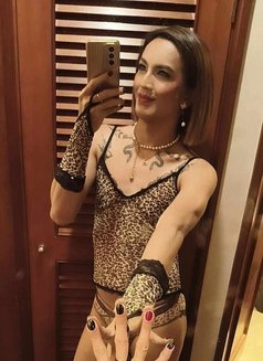 Mistress QUEEN ASIA TOP ESCORT - Transsexual escort in Hong Kong Photo 24 of 30