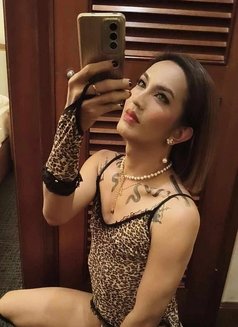 Mistress QUEEN ASIA TOP ESCORT - Transsexual escort in Hong Kong Photo 25 of 30