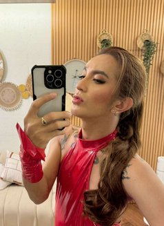 Mistress QUEEN ASIA TOP ESCORT - Transsexual escort in Hong Kong Photo 28 of 30