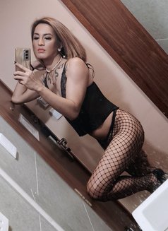 Mistress QUEEN ASIA TOP ESCORT - Transsexual escort in Hong Kong Photo 23 of 30
