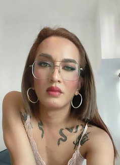 Mistress QUEEN ASIA TOP ESCORT - Transsexual escort in Hong Kong Photo 23 of 30
