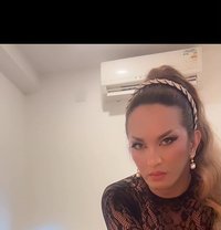 Mistress QUEEN ASIA TOP ESCORT - Transsexual escort in Hong Kong Photo 25 of 30