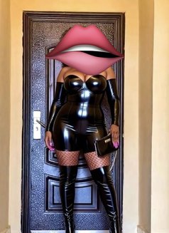 Mistress R - puta in Beirut Photo 2 of 8