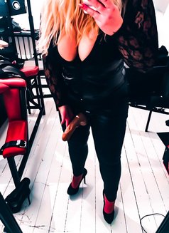 Mistress Royale - Dominadora in Monaco Photo 9 of 22
