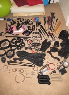 QUEEN OF CONTROLS{ROLEPLAY& BDSM} - dominatrix in Abu Dhabi Photo 1 of 12