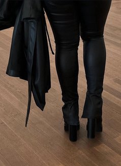 MISTRESS SAMANTHA _ LATEX TEMPTRESS - dominatrix in Abu Dhabi Photo 2 of 12