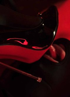 “Mistress Samantha — The Art of Control” - Dominadora in Abu Dhabi Photo 4 of 15