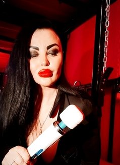 Mistress Sasha Luxury DOMINATRIX - Dominadora in Riyadh Photo 10 of 18