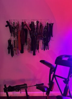 Mistress Shey - dominatrix in Barcelona Photo 12 of 13