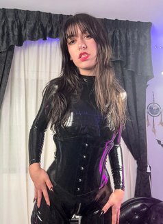 Mistress Shey - dominatrix in Malta Photo 5 of 14