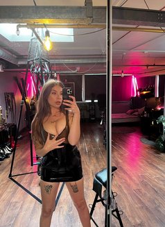 Mistress Sloane - dominatrix in Angeles City Photo 5 of 11