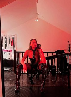 Mistress Sloane - dominatrix in Bucharest Photo 7 of 12