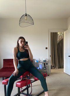 Mistress Sloane - dominatrix in Geneva Photo 3 of 13