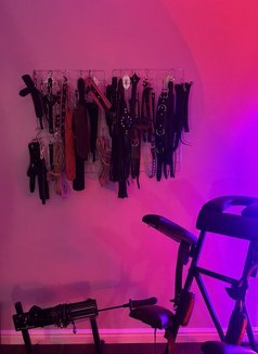 Mistress Sloane - dominatrix in Nicosia Photo 12 of 13