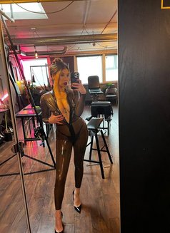 Mistress Sloane - dominatrix in Portimão Photo 6 of 12