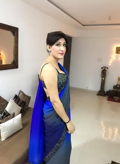 Mistress Soniya - Transsexual escort in New Delhi Photo 7 of 14