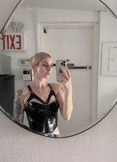 Mistress Trinity - dominatrix in Melbourne Photo 2 of 12