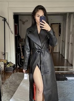 Mistress Zixuan - dominatrix in London Photo 2 of 5