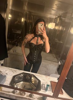 Mistress Zoe - dominatrix in İstanbul Photo 4 of 6