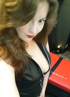 Mistresscathy - dominatrix in London Photo 2 of 5