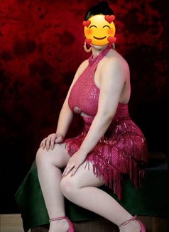Mistresse - puta in Al Manama Photo 1 of 4