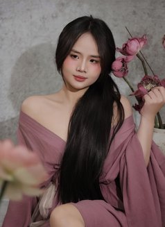 Ella - escort in Ho Chi Minh City Photo 4 of 6