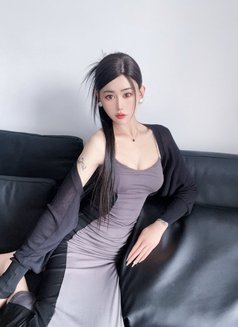 Miu Miu - puta in Hangzhou Photo 2 of 5
