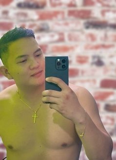 Miu Rave Male Escort - Male escort in Manila Photo 1 of 4