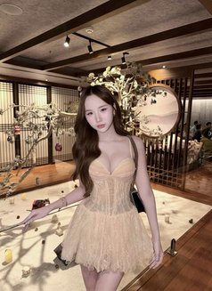 Miumiu - Transsexual escort in Singapore Photo 4 of 8