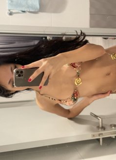 miunic - Transsexual escort in Bangkok Photo 14 of 15