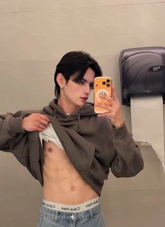 Mixed 🇦🇺/ 🇵🇭 - Male escort in Riyadh Photo 13 of 14