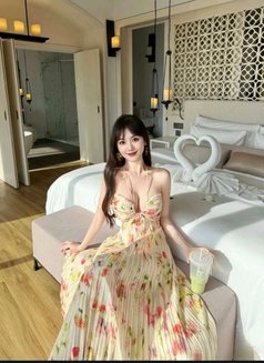 Daisy - escort in Shanghai Photo 1 of 4