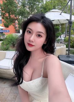 Daisy - escort in Shanghai Photo 4 of 4