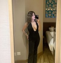 i'm yours ... best GFE - escort in Singapore Photo 1 of 6