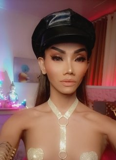 Goddess Miya - Transsexual escort in Singapore Photo 14 of 20