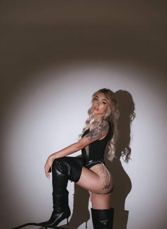 Miya - escort in Beirut Photo 1 of 8