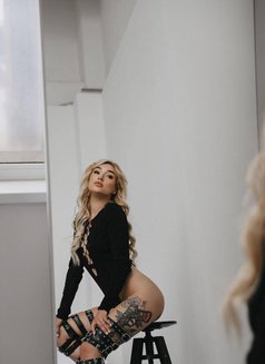 Miya - escort in Beirut Photo 3 of 8