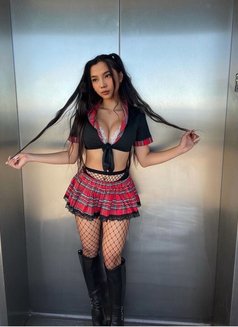 Miyeon - puta in Rome Photo 4 of 11