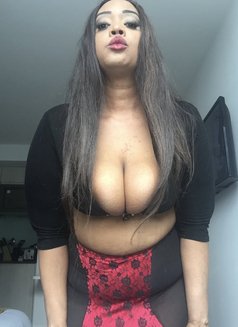 Mizz Mercedes - puta in London Photo 3 of 11