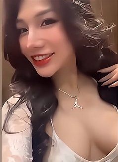 Mlinh - escort in Doha Photo 4 of 5