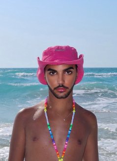 MN THE DOLL - Male escort in Dubai Photo 3 of 5