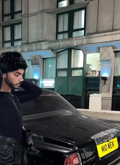 MN THE DOLL - Male escort in Dubai Photo 4 of 5