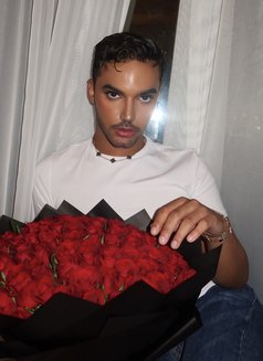 MN THE DOLL - Male escort in Dubai Photo 5 of 6