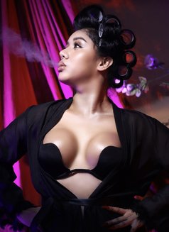 Mo Ka Ng - Transsexual escort in Manila Photo 8 of 14