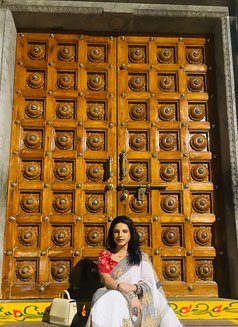 Model Maina - Transsexual escort in Hyderabad Photo 15 of 16