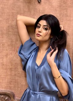 Model Pooja - puta in Doha Photo 6 of 11